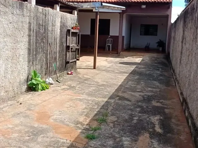 Imagem 11: Uma Casa com Um Barracao Jardim Petropolis Casa de Rua com 3 Quarto(S) e 1 Banheiro(S) À