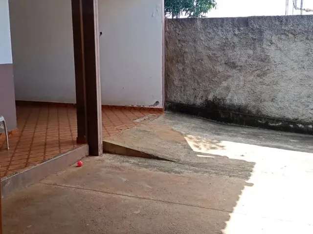 Imagem 10: Uma Casa com Um Barracao Jardim Petropolis Casa de Rua com 3 Quarto(S) e 1 Banheiro(S) À