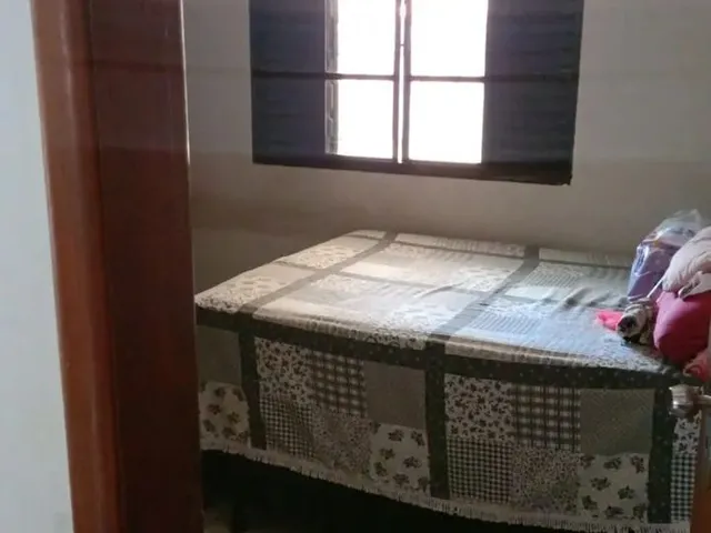 Imagem 16: Uma Casa com Um Barracao Jardim Petropolis Casa de Rua com 3 Quarto(S) e 1 Banheiro(S) À