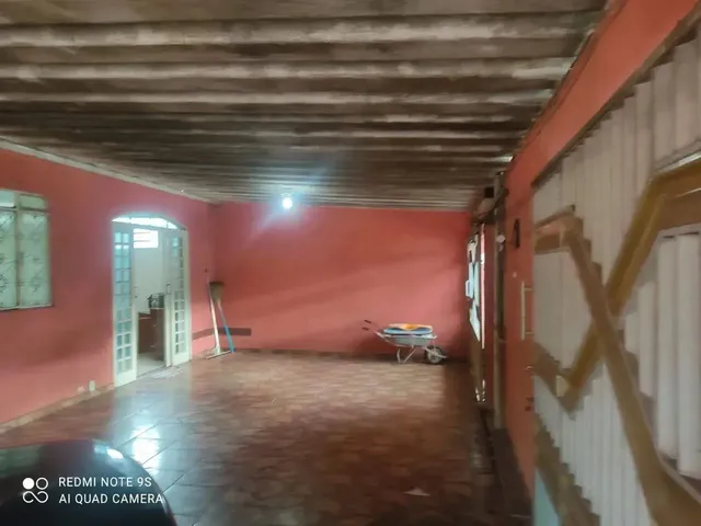 Imagem: Casa Térrea de Esquina com Piscina Ao Lado