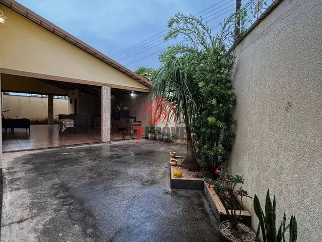 Imagem: Oportunidade - Casa 3Q com Amplo Quintal