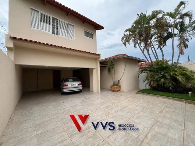 Imagem: A casa possui 4 Dormitórios, 4 Suítes, 2 Banheiros, 5