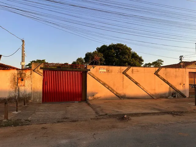 Imagem 2: Vende-Se Lote Grande , com Uma Casa Que Precisa de Reforma , no Fundo