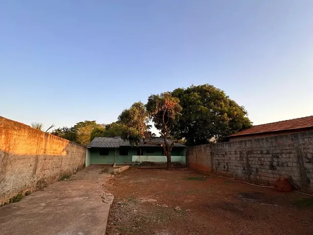 Imagem 3: Vende-Se Lote Grande , com Uma Casa Que Precisa de Reforma , no Fundo