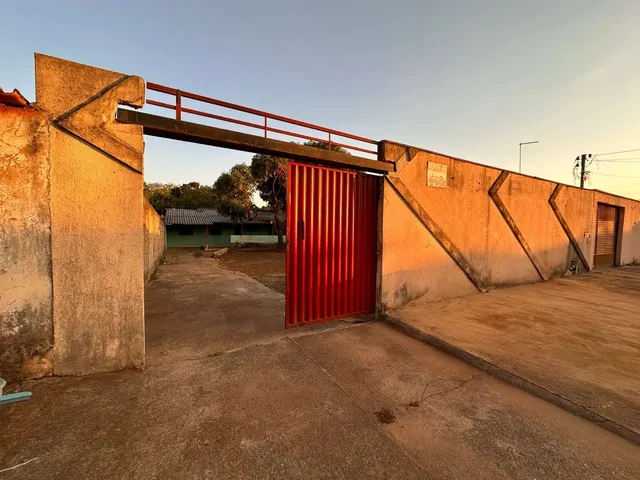 Imagem 4: Vende-Se Lote Grande , com Uma Casa Que Precisa de Reforma , no Fundo