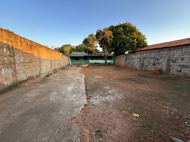 Imagem 6: Vende-Se Lote Grande , com Uma Casa Que Precisa de Reforma , no Fundo
