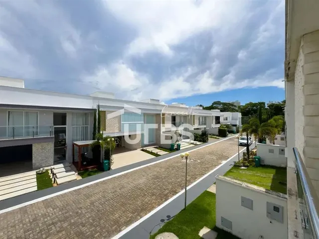 Imagem: A casa em condomínio possui 4 Dormitórios, 4 Suítes, 5