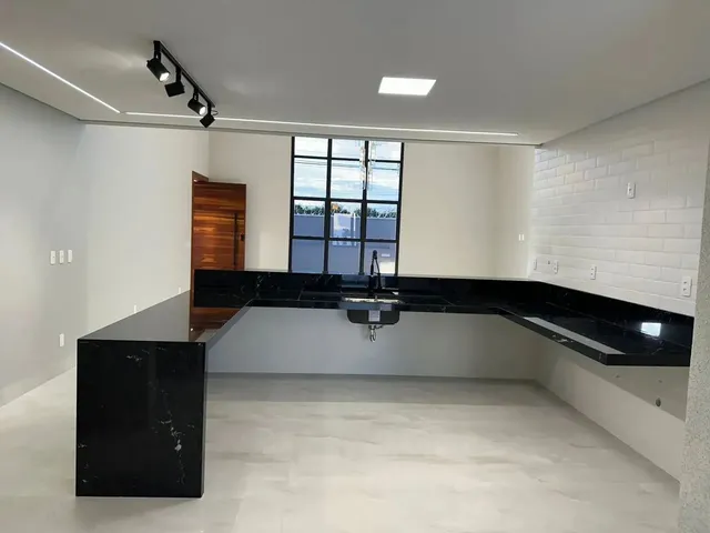 Imagem 11: Térrea para Venda Possui 224 Metros Quadrados com 4 Quartos em Vila Rosa - Goiânia - Go