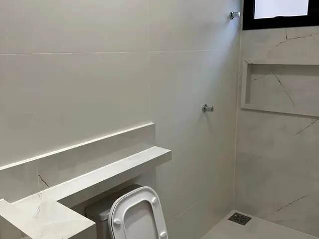Imagem 15: Térrea para Venda Possui 224 Metros Quadrados com 4 Quartos em Vila Rosa - Goiânia - Go