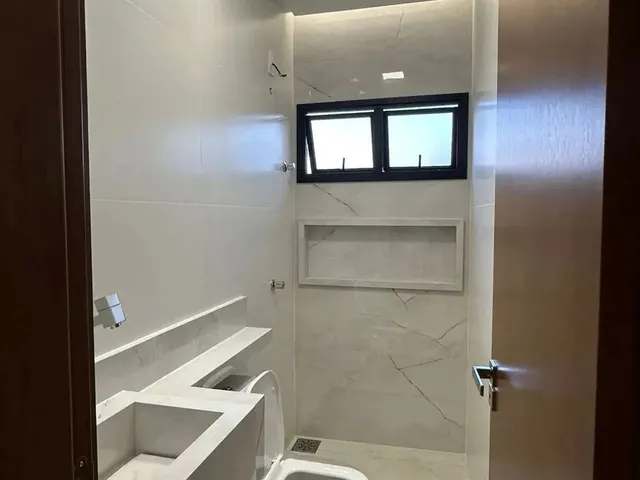 Imagem 12: Térrea para Venda Possui 224 Metros Quadrados com 4 Quartos em Vila Rosa - Goiânia - Go