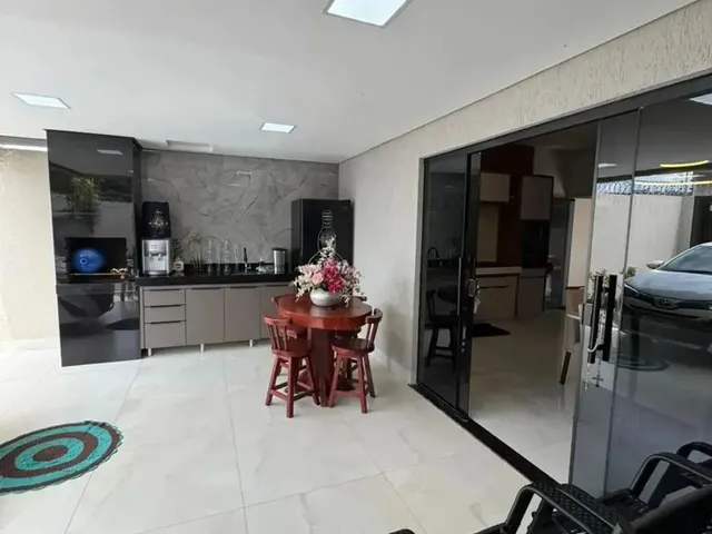 Imagem 2: Casa Semimobiliada a Venda na Quadra 409 Sul com Três Quartos Sendo Uma Suíte e Área