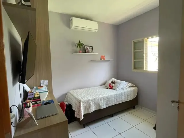 Imagem 7: Casa À Venda em Rio Verde com Espaço Amplo, 3 Quartos, Armários e Quintal Espaçoso