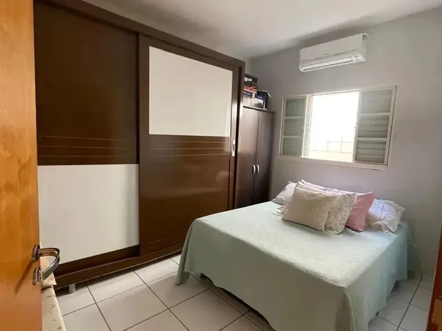 Imagem 10: Casa À Venda em Rio Verde com Espaço Amplo, 3 Quartos, Armários e Quintal Espaçoso