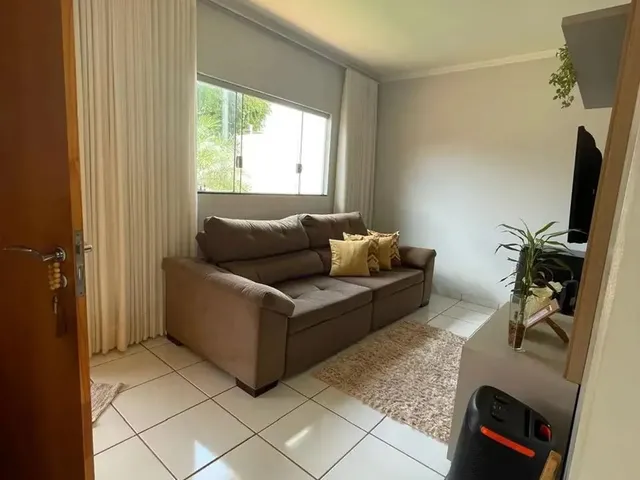 Imagem 11: Casa À Venda em Rio Verde com Espaço Amplo, 3 Quartos, Armários e Quintal Espaçoso