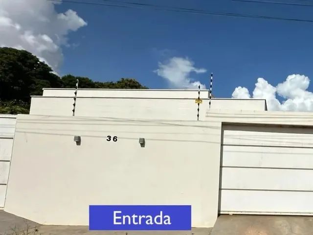 Imagem: O apartamento possui 2 Dormitórios, 1 Suíte, 2 Banheiros