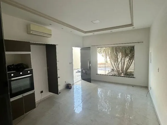Imagem: A casa possui 2 Dormitórios, 1 Suíte, 2 Banheiros, 2 Vagas