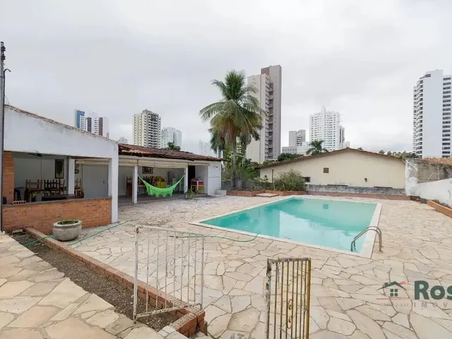 Imagem 5: Imóvel Amplo À Venda para Fins Residencial e Comercial, com 4 Quarto(S), Sendo 1