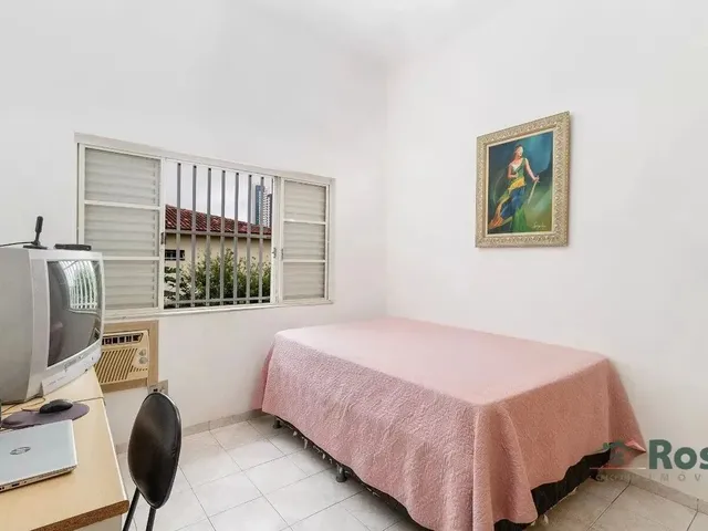 Imagem 6: Imóvel Amplo À Venda para Fins Residencial e Comercial, com 4 Quarto(S), Sendo 1