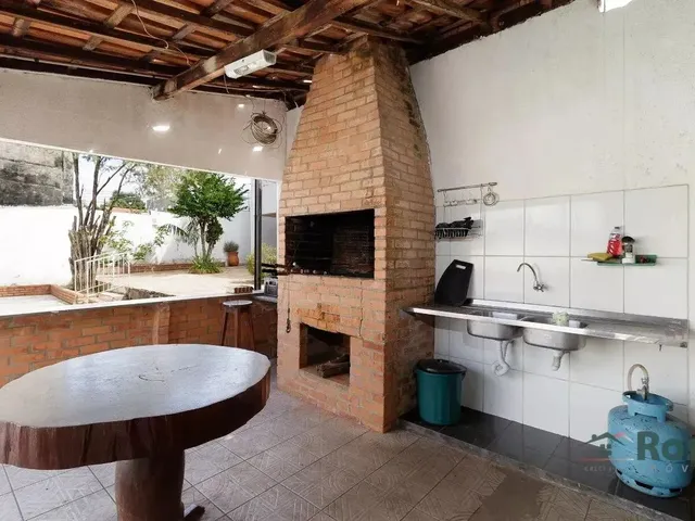 Imagem 3: Imóvel Amplo À Venda para Fins Residencial e Comercial, com 4 Quarto(S), Sendo 1