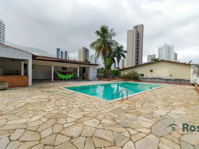 Imagem 13: Imóvel Amplo À Venda para Fins Residencial e Comercial, com 4 Quarto(S), Sendo 1