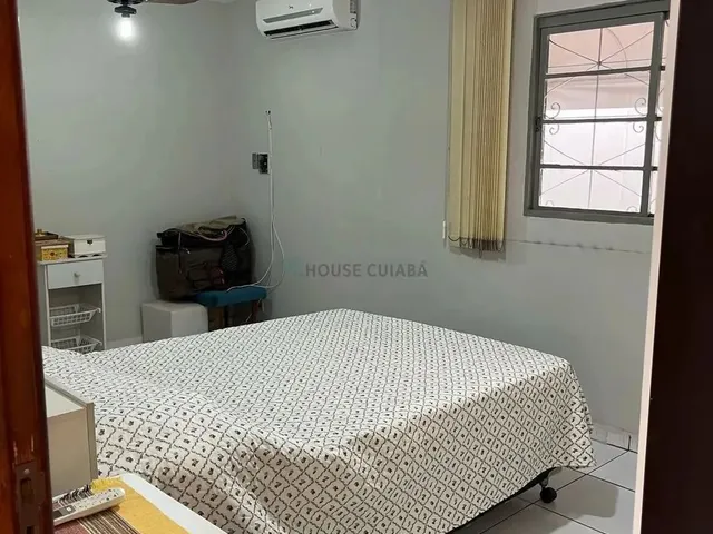 Imagem: A casa possui 3 Dormitórios, 1 Suíte, 2 Banheiros, 2