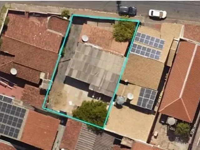Imagem: Terreno de 380M² com 82M² de Área Construída