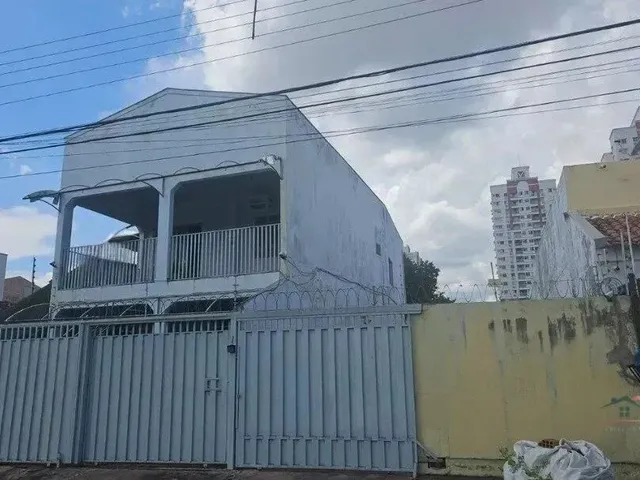 Imagem: Sobrado com Piscina para Venda Próximo