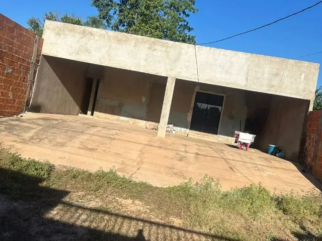 Imagem: A casa possui 2 Dormitórios, 1 Banheiro, 3 Vagas na