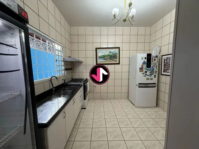 Imagem 4: Casa Comercial À Venda em Cuiabá, Jardim Itália - Imóvel com Churrasqueira