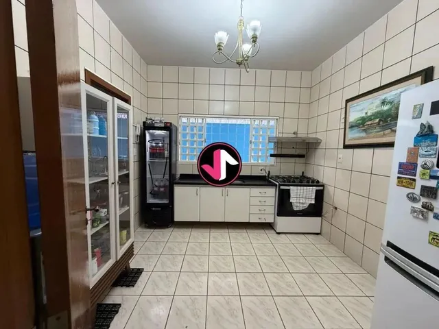 Imagem 2: Casa Comercial À Venda em Cuiabá, Jardim Itália - Imóvel com Churrasqueira