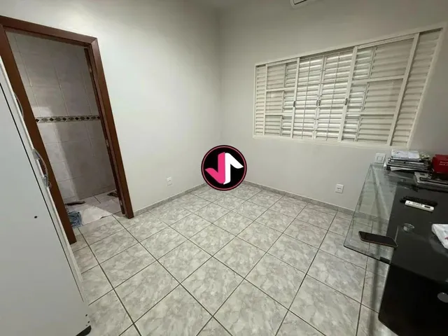 Imagem 6: Casa Comercial À Venda em Cuiabá, Jardim Itália - Imóvel com Churrasqueira