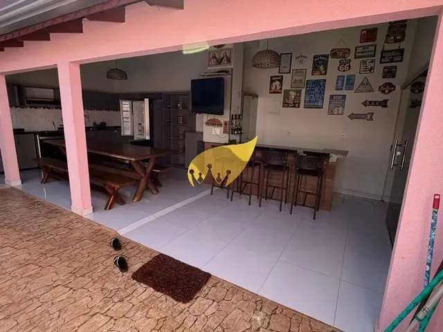 Imagem: Casa Reformada com Piscina em Condomínio