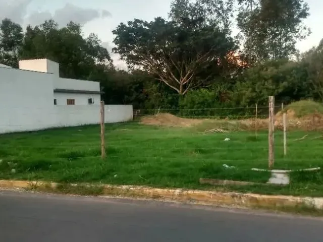 Imagem: O terreno possui 300m² de Área, Imóvel novo e está