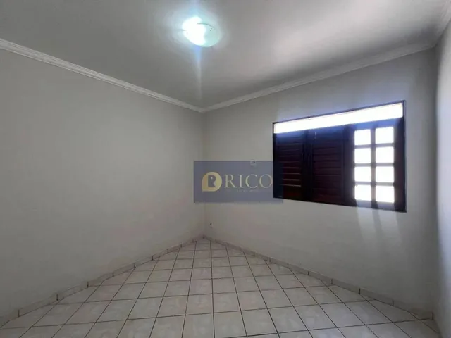 Imagem 12: Casa Ampla e Bem Ventilada - 04 Quartos 02 Vagas de Garagem