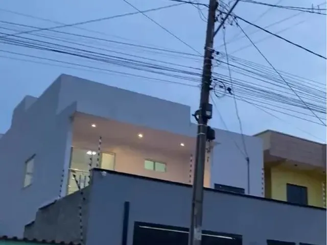 Imagem: A casa possui 3 Dormitórios, 2 Suítes, 3 Banheiros, 1