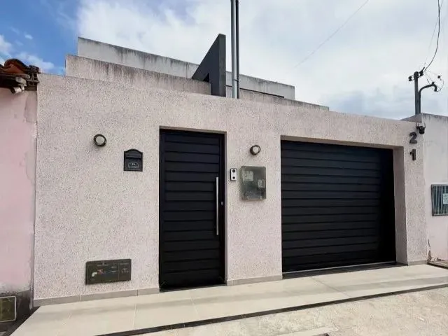 Imagem: A casa possui 3 Dormitórios, 1 Suíte, 2 Banheiros, 1 Vaga