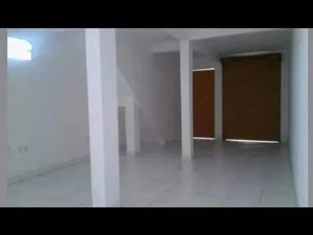 Imagem 2: Ponto Comercial com Primeiro Andar e Quintal - Rua Principal