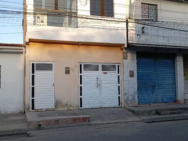 Imagem: A casa possui 3 Dormitórios, 2 Banheiros, 1 Vaga na