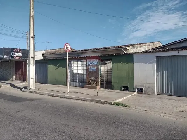Imagem: A casa possui 5 Dormitórios, 4 Banheiros, 2 Vagas na