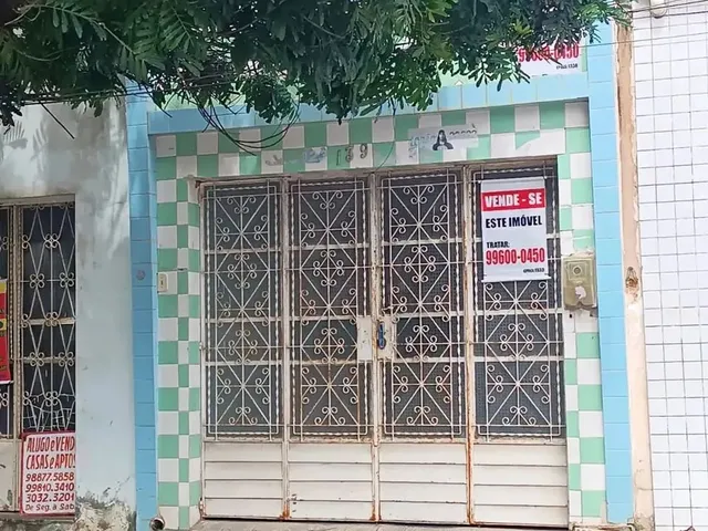 Imagem: Casa À Venda em Rua Pública, Prado, Maceió