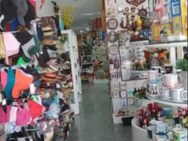 Imagem: Loja de Artigos de Praia e Variedades, Frente