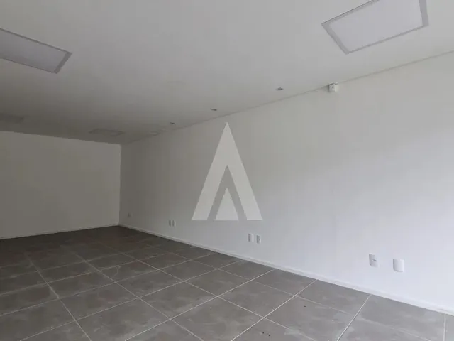 Imagem 2: Sala Comercial de 44,72M² com 01 Banheiro e Vaga de Estacionamento Rotativa Frontais