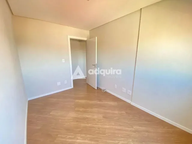 Imagem 2: Apartamento Semimobiliado para Locação com 3 Quartos e 2 Vagas de Garagem no Centro