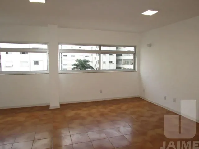 Imagem: Apartamento Totalmente Reformado, Próximo