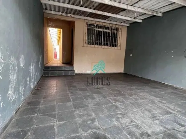 Imagem: A casa possui 2 Dormitórios, 1 Banheiro, 2 Vagas na