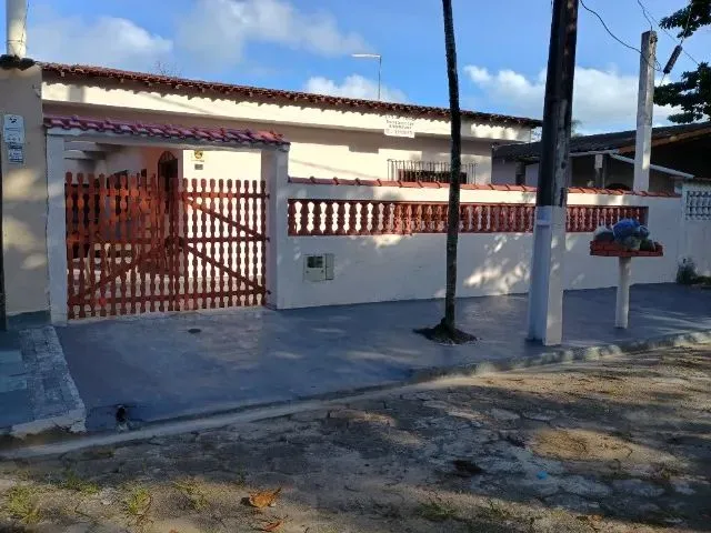 Imagem: A casa possui 3 Dormitórios, 3 Suítes, 4 Banheiros, 4