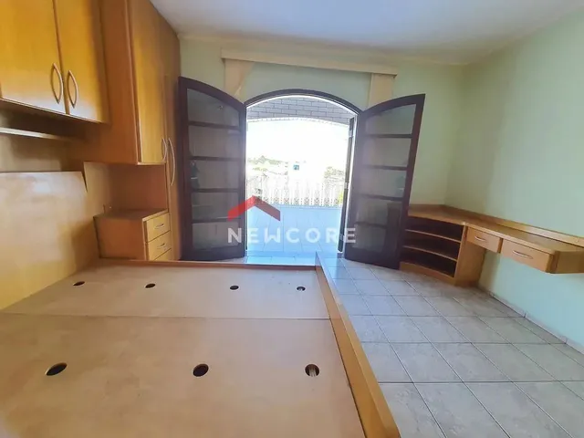 Imagem: A casa possui 2 Dormitórios, 3 Banheiros, 2 Vagas na