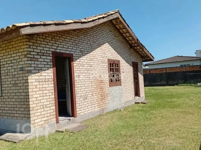 Imagem: A casa possui 2 Dormitórios, 1 Banheiro, 65m² de Área,
