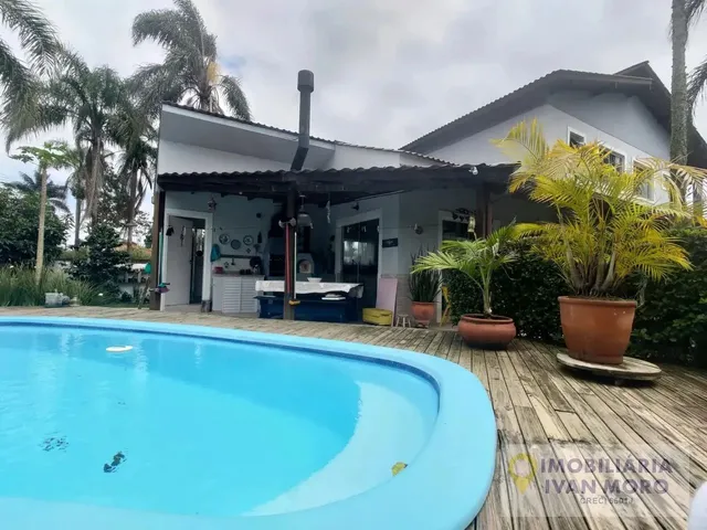 Imagem: Casa com Piscina À Venda em Daniela - Florianópolis