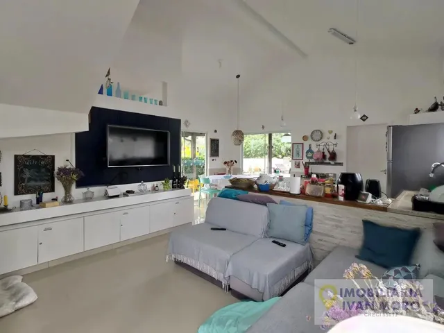 Imagem 3: Casa com Piscina À Venda em Daniela - Florianópolis Sc